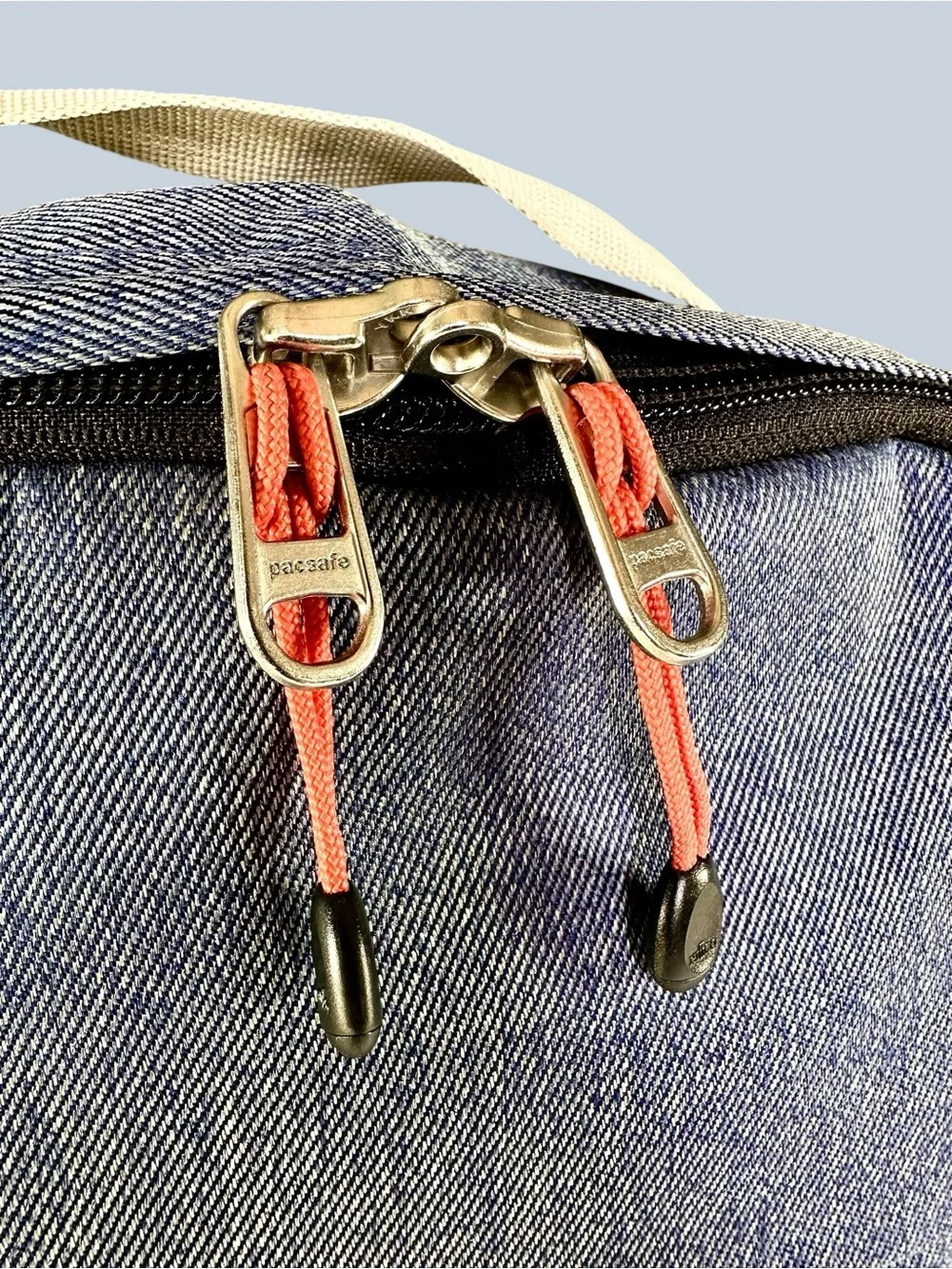 Pacsafe Unisex Slingsafe LX350 Anti-Theft Compact Backpack with Exomesh